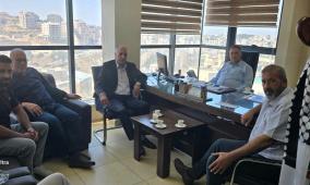 ضمن خطة التواصل مع الهيئات المحلية.....رئيس سلطة الطاقة يناقش وضع قطاع الطاقة في قرية بيت دجن.