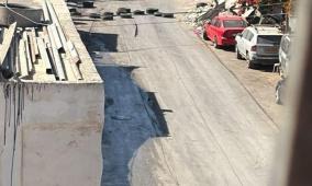 الاحتلال يقتحم قلنديا وكفر عقب ويوزع إخطارات هدم