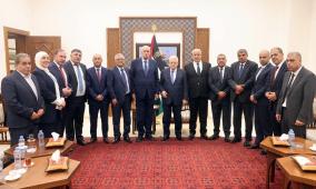الرئيس عباس يترأس اجتماعا لمجلس المحافظين ويطلع على الأوضاع الميدانية واعتداءات الاحتلال