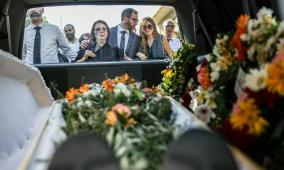 صور | تشييع جثمان الفنان التشكيلي الفلسطيني سليمان منصور في بلدة بيرزيت