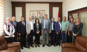 وزير النقل والمواصلات يلتقي رئيسة بلدية نابلس ويبحث تعزيز التعاون لتنظيم قطاع النقل والارتقاء بالخدمات