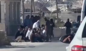 بالفيديو | الاحتلال ينكل بركاب حافلة متجهة لحفل زفاف عند مدخل قباطية