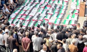 خاص| بعد 3 أعوام من الانتظار.. فايز يودّع نجله و70 شهيدًا من عائلته