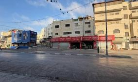 الاحتلال يغلق المحال التجارية في حوارة جنوب نابلس