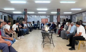 وفد من حركة فتح يزور قرية المغير دعما لصمود أهلها