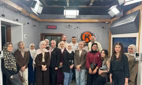 من الاستوديو إلى الميدان.. طلبة جامعة النجاح الوطنية في زيارة ميدانية لشبكة راية وقناة رؤيا 