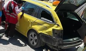 تضرر مركبة عمومية صدمتها آلية للاحتلال في ضاحية ذنابة شرق طولكرم