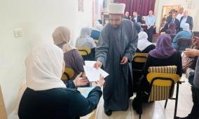 بالصور | ألف طالب وطالبة يتقدمون لامتحان وزاري في التجويد