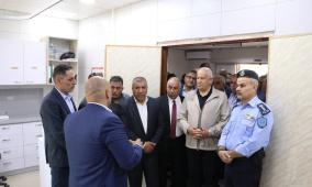 وزير الداخلية يجري جولة في بني نعيم والشيوخ وسعير ويبحث تعزيز الأمن والسلم الأهلي ودعم صمود المواطنين
