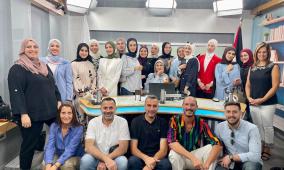 جمعية التمكين تنفذ زيارة تعلّم ميداني لطلبة خضوري في شبكة راية الإعلامية