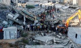 غزة: 20 شهيدا وعشرات المصابين والمفقودين بعد انهيار بناية مأهولة بالنازحين