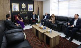 وزير الداخلية يبحث مع سفيرة الهند لدى فلسطين تعزيز آفاق التعاون المشترك
