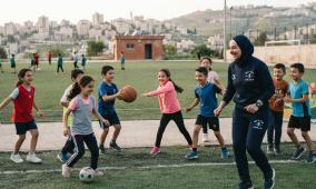 متى يبدأ الأطفال ممارسة الرياضة؟.. مدربة توضح لراية الأنواع المناسبة وتحذر من مخاطر السمنة والسوشيال ميديا
