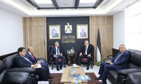 وزير الداخلية يستقبل السفير المصري لدى دولة فلسطين
