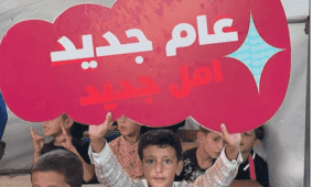 مقدمة من بنك فلسطين.. توزيع الحقائب المدرسية على الطلبة في مدرسة جورت اللوت بخانيونس جنوب قطاع غزة