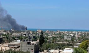 شهيد ومصابون في غارة على مركبة وسط قطاع غزة