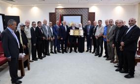 الرئيس عباس يستقبل رؤساء البلديات والمجالس المحلية لمحافظة القدس