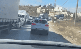 أزمة مرورية خانقة على مداخل رام الله وضواحي القدس جراء إغلاق الحواجز