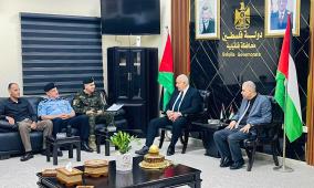 وزير الداخلية يجري زيارة ميدانية لمحافظة قلقيلية ويعقد لقاءات مع مدراء المؤسسات الأمنية والمدنية