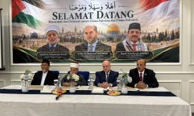 قاضي القضاة والمفتي يلتقيان علماء دين وطلاب علم في إندونيسيا
