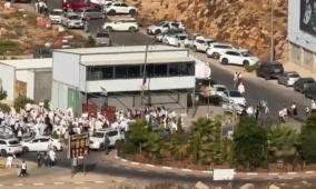 أعداد كبيرة من المستوطنين تقتحم بيتونيا وطريق جريوت غرب رام الله