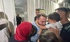 صورة: وصول خمسة أسرى محررين إلى مجمع ناصر الطبي في خان يونس