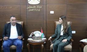 وزيرة العمل تلتقي نقابة أصحاب شركات ومصانع ومستودعات التجميل لتعزيز السلامة المهنية وتنظيم القطاع