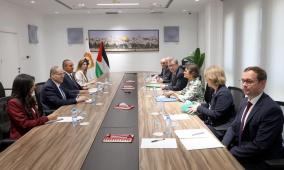 الشيخ يبحث مع وزير الدولة للشؤون الخارجية الألماني آخر التطورات السياسية وتعزيز التعاون المشترك