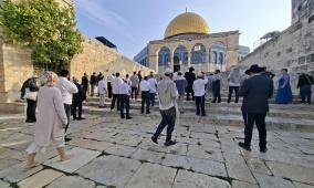 عشرات المستوطنين يقتحمون المسجد الأقصى