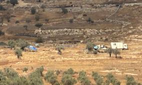 مستوطنون يقيمون بؤرة استيطانية غرب رام الله