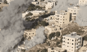 الاحتلال يفجّر منزلي شهيدين في منطقة دير بحّة المحاصرة بالخليل