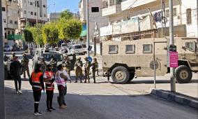 لليوم التاسع: الاحتلال يواصل عدوانه على مدينة الخليل ويدفع بتعزيزات عسكرية