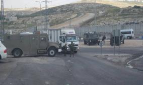 الاحتلال يشدد إجراءاته العسكرية على حاجز حزما شمال شرق القدس