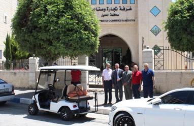 "الإسلامي الفلسطيني" يتبرع بسيارة لنقل المرضى والمسنين في الخليل