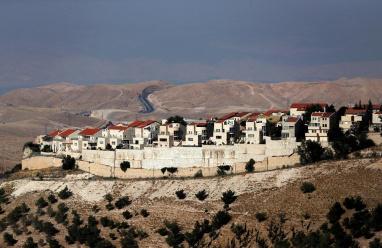 الكشف عن خطة لشرعنة البؤر الاستيطانية ومصادرة الأراضي الفلسطينية