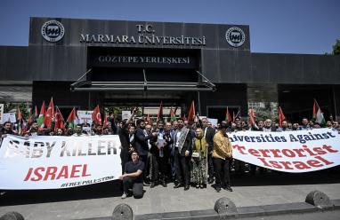 مسيرة تضامنية مع فلسطين في جامعة مرمرة التركية