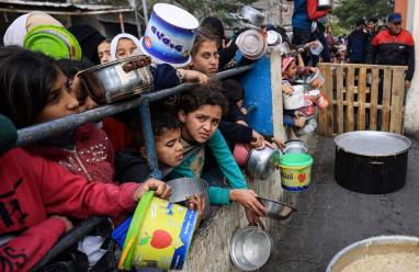 "أوتشا": توزيع المساعدات الإنسانية في قطاع غزة يكاد يكون مستحيلا بسبب نقص تدفق الوقود