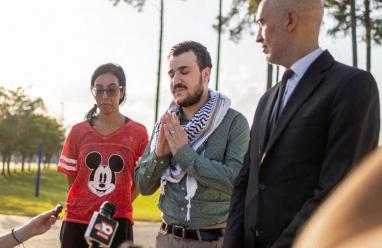 ناشط فلسطيني يقاضي إدارة ترامب ويطالب بتعويض