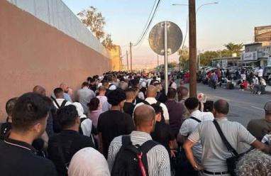 بعد شكاوى المسافرين.. وزير الداخلية الأردني يوعز بحلول لتخفيف الازدحام على جسر الملك حسين