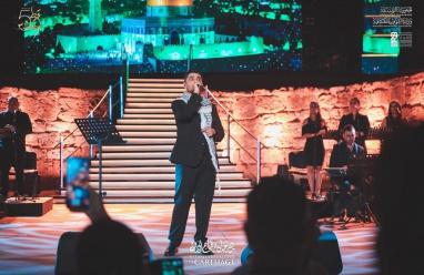 محمد عساف يشعل مهرجان قرطاج برسالة فنية وإنسانية: "لكِ الله يا فلسطين"