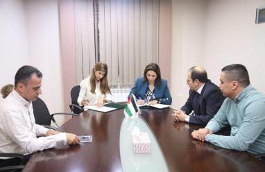 "الإحصاء" ومركز دراسات أرض فلسطين بالجامعة الأميركية ببيروت يوقعان مذكرة تفاهم