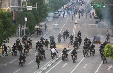 "نيويورك تايمز": إيران في مرحلة حرجة وسط احتجاجات واسعة ومخاوف من هجوم إسرائيلي