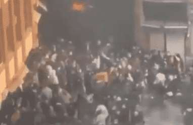 انقطاع الإنترنت بإيران وترامب يلوح بضربة قوية