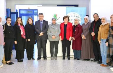 مؤسسة نُعلّم لفلسطين تسلم عدداً من أجهزة الحاسوب المحمولة إلى المعهد الوطني للتدريب التربوي بدعم من بنك فلسطين