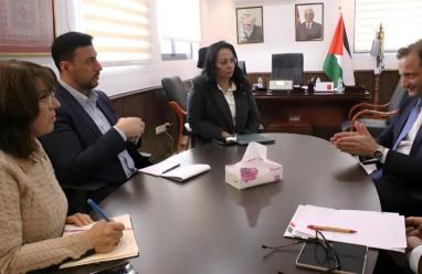 وزيرة التنمية الاجتماعية تبحث مع القنصل الإيطالي سبل تعزيز التعاون