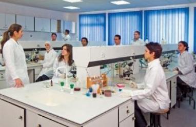 "صيدلة "عمان الأهلية تحجز مقعدها ضمن أفضل 10 مشاريع بمسابقة "انطلق" على مستوى الأردن