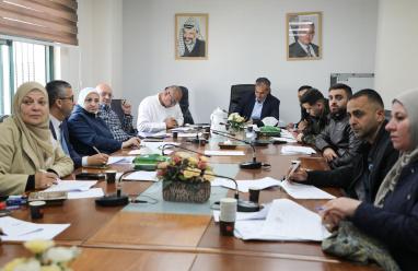 سلطة الأراضي تترأس اجتماع لجنة حماية أملاك الدولة والأراضي الوقفية وتقر إزالة تعديات في عدة محافظات