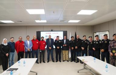 بحضور رئيس الجمعية ومديرها العام.. اللواء ركن أكرم ثوابتة يزور جمعية الهلال الأحمر