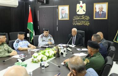 وزير الداخلية يترأس اجتماع المجلس الأعلى للدفاع المدني
