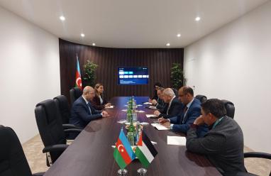الوزير حجاوي يبحث مع نظيره الاذربيجاني تعزيز التعاون المشترك 
